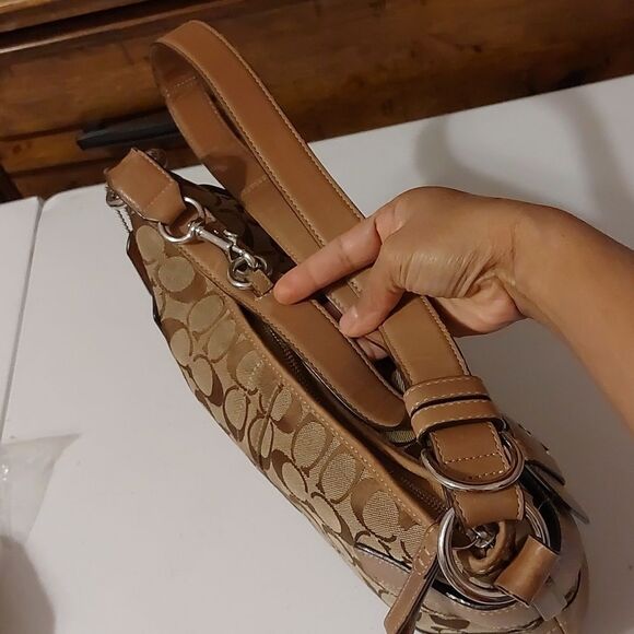 Coach Logo Signature Hamptons Hobo Bag F07077 - Picture 8 of 13